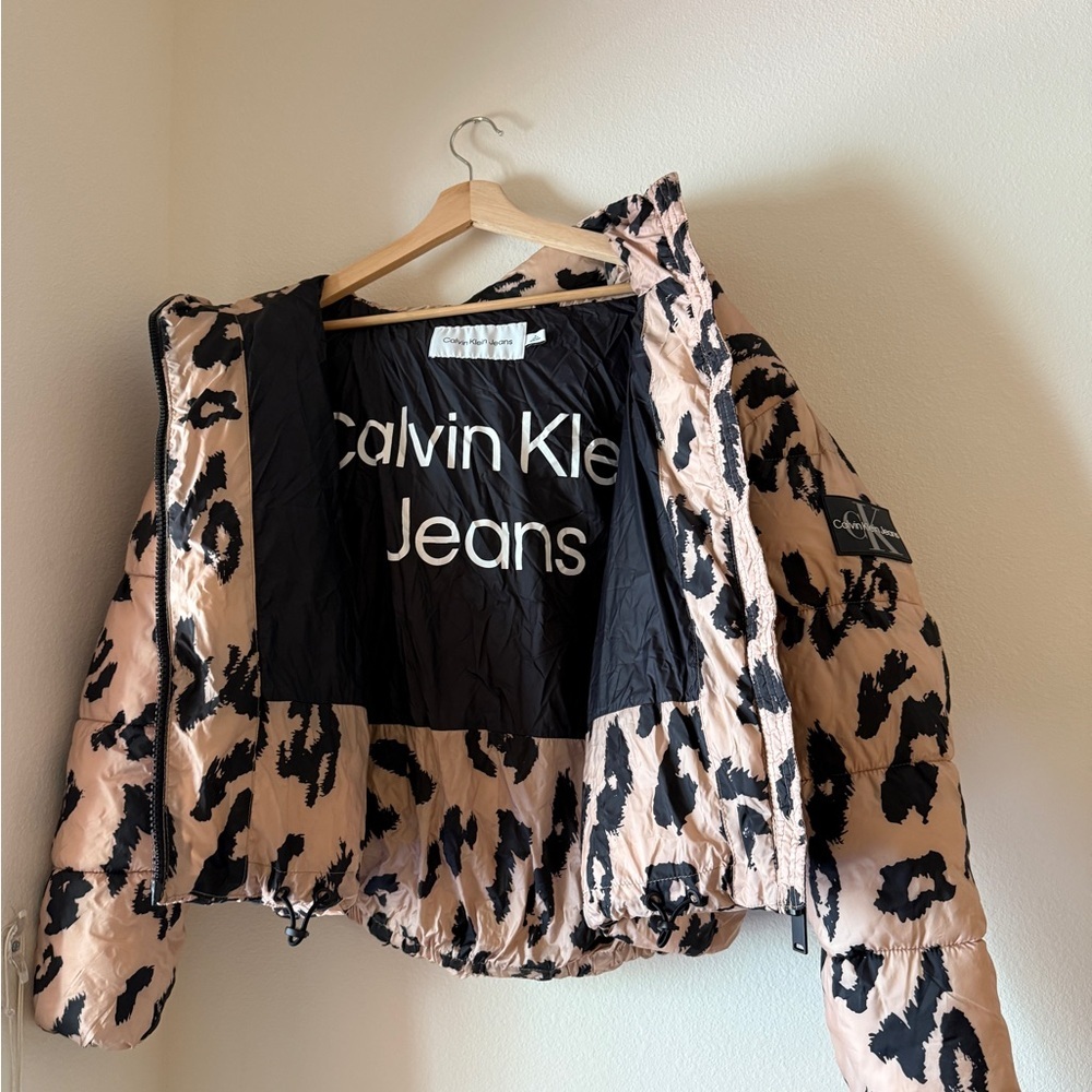 Calvin Klein Cream and Black Puffer Jacket - Picture 3 of 3